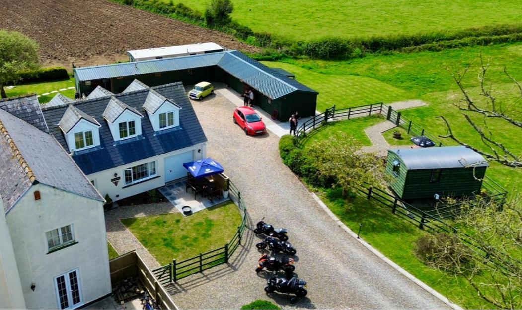 The Cow Shed Apartment นาร์เบิร์ธ ภายนอก รูปภาพ